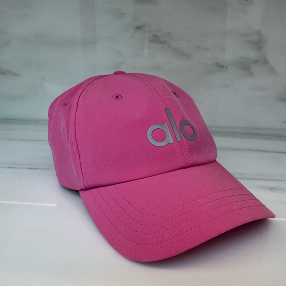 ALO Yoga Vibrant Pink Hat - Picture 1 of 7
